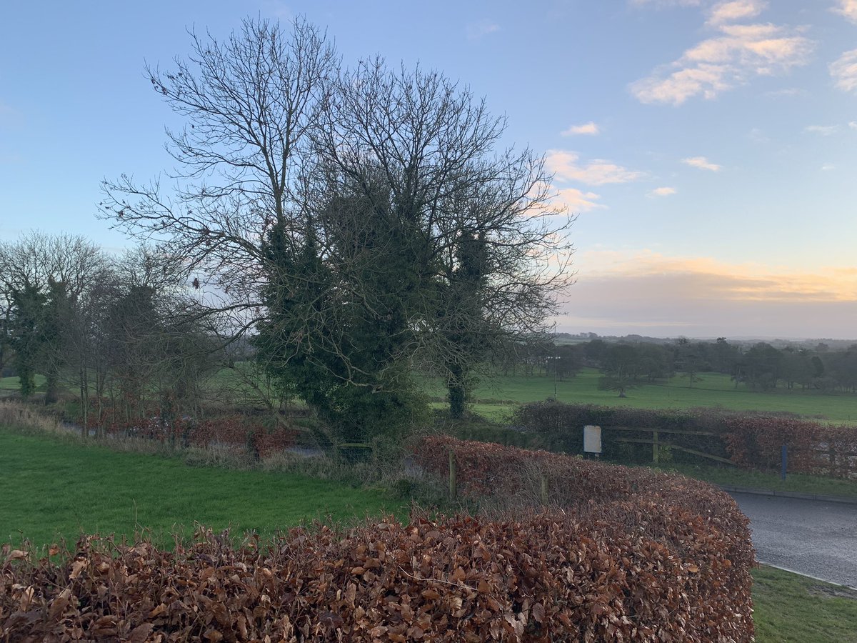 circuitsThighct's tweet photo. An early Sunday morning on Tara #kiteamspirit @WigsWobbles @DianeSutton_ @DuInns @MaryMGriffin https://t.co/YjiIbkBROC