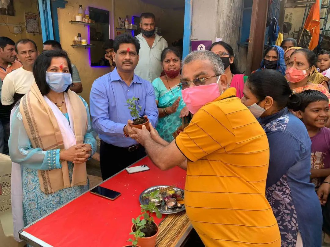 Miudeshpatekar's tweet photo. शिवसेना नगरसेविका व प्रभागसमिति अध्यक्षा सौ. Sujata Patekar - सुजाता पाटेकर जी यांच्या माध्यमातून आज आपल्या प्रभाग क्रमांक ०४ मधील ओमकार गणेश मंदिर ते ओम् गुरुदत्त सोसायटी(ठाकुर कम्पाउंड)पर्यंत ६ इंच व्यास पाण्याची लाइन टाकण्याच्या कामाचा भूमिपूजन सोहळा पार पड्ला.@AUThackeray https://t.co/leF1vQB7B5