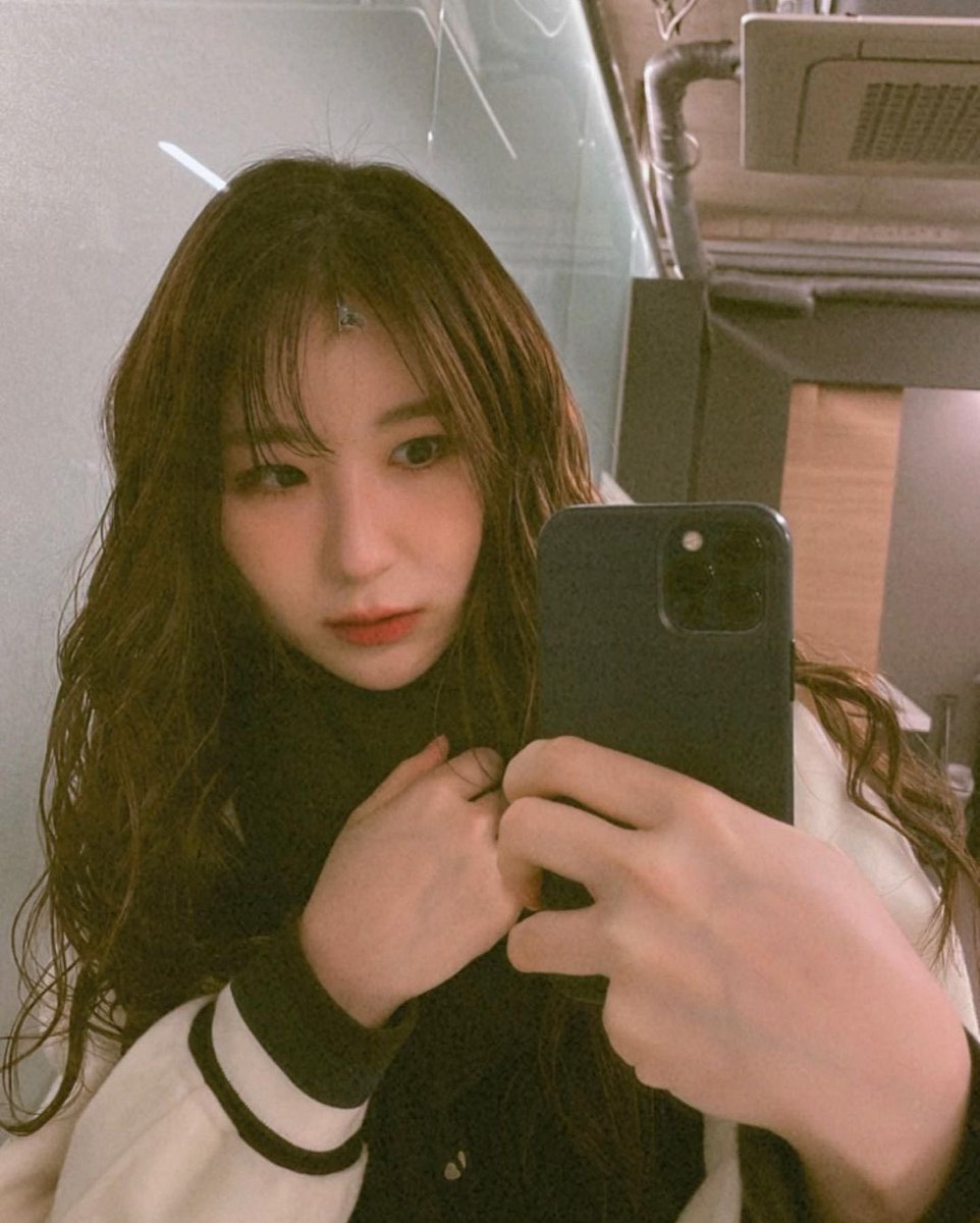 flywitheleven's tweet photo. 220116 chaestival_ IG update
https://t.co/pbukXbq14D

"drenched 💦💧wet hair"

#이채연 #LEECHAEYEON @official_LCY https://t.co/tYRjzIKRpO