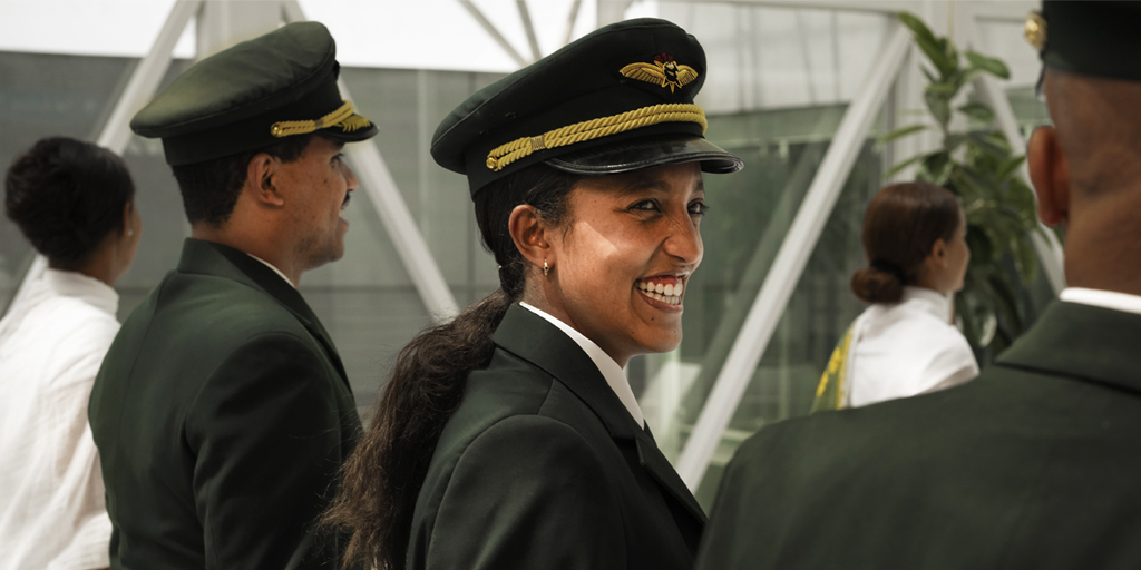 EthiopianItaly's tweet photo. Lavoriamo ogni giorno per garantire a te e ai tuoi cari la massima sicurezza in aeroporto e durante il volo, affinché tu possa pianificare e viaggiare senza preoccupazioni e con la massima flessibilità.😃💚
Ti aspettiamo a bordo!🌍

#FlyEthiopian #flywithsafety https://t.co/lc4dvPmcLu