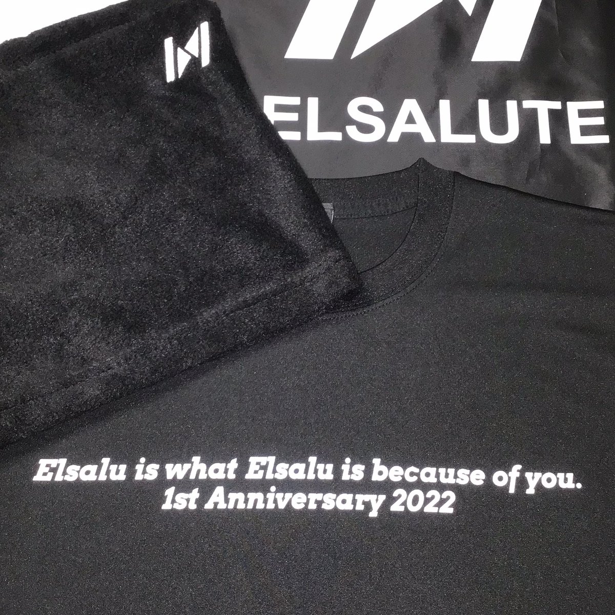 apple_and_arrow's tweet photo. エルサルの1周年記念Tシャツ、ネックウォーマー、ランドリーバッグ届きました!
ランドリーバッグは練習着入れたりシューズ入れたり色々使い道あるので、おまけのもう一枚もありがたい。
#ELSALUTE
#エルサルーテ
#エルサル
#ビークイック
#チャンネル登録者数10万人突破
#おめでとうございます https://t.co/wJVPsvmjwH