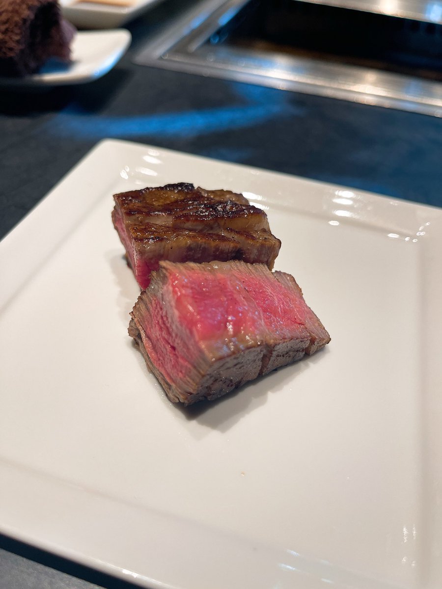 先日食べたランチ(!!)幻の焼肉屋
 ＃新進気鋭　さん🥩
厚切り牛タン元
シャトーブリアン
みすじ　など
最高峰と言われる所以を知る。。
あいちん誘ってくれて有難う🥺
持つべきものは良い友だち！ https://t.co/Rr7jJyTWZZ