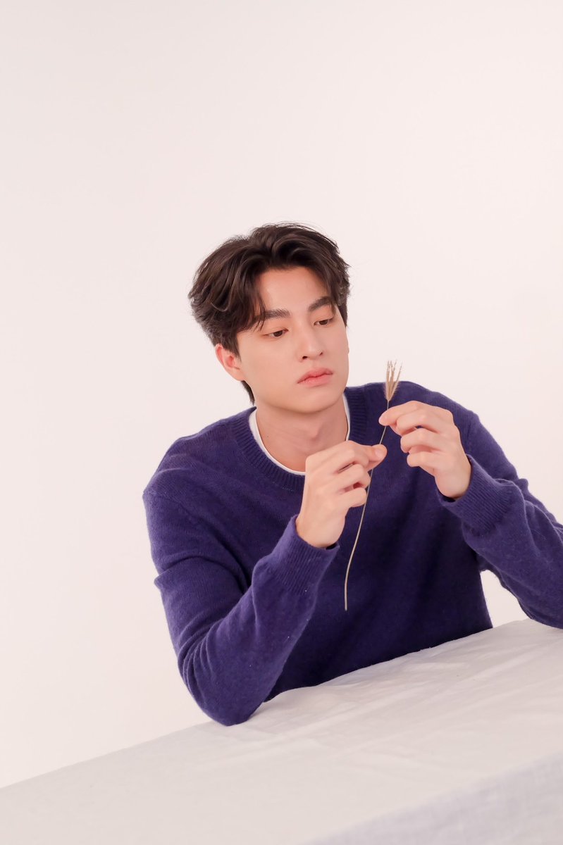 JenniePanhan's tweet photo. อุ๊ยทำหล่น 😂☺️☺️☺️☺️ #GulfKanawut #bsetmakeup https://t.co/L5p8Q07lli