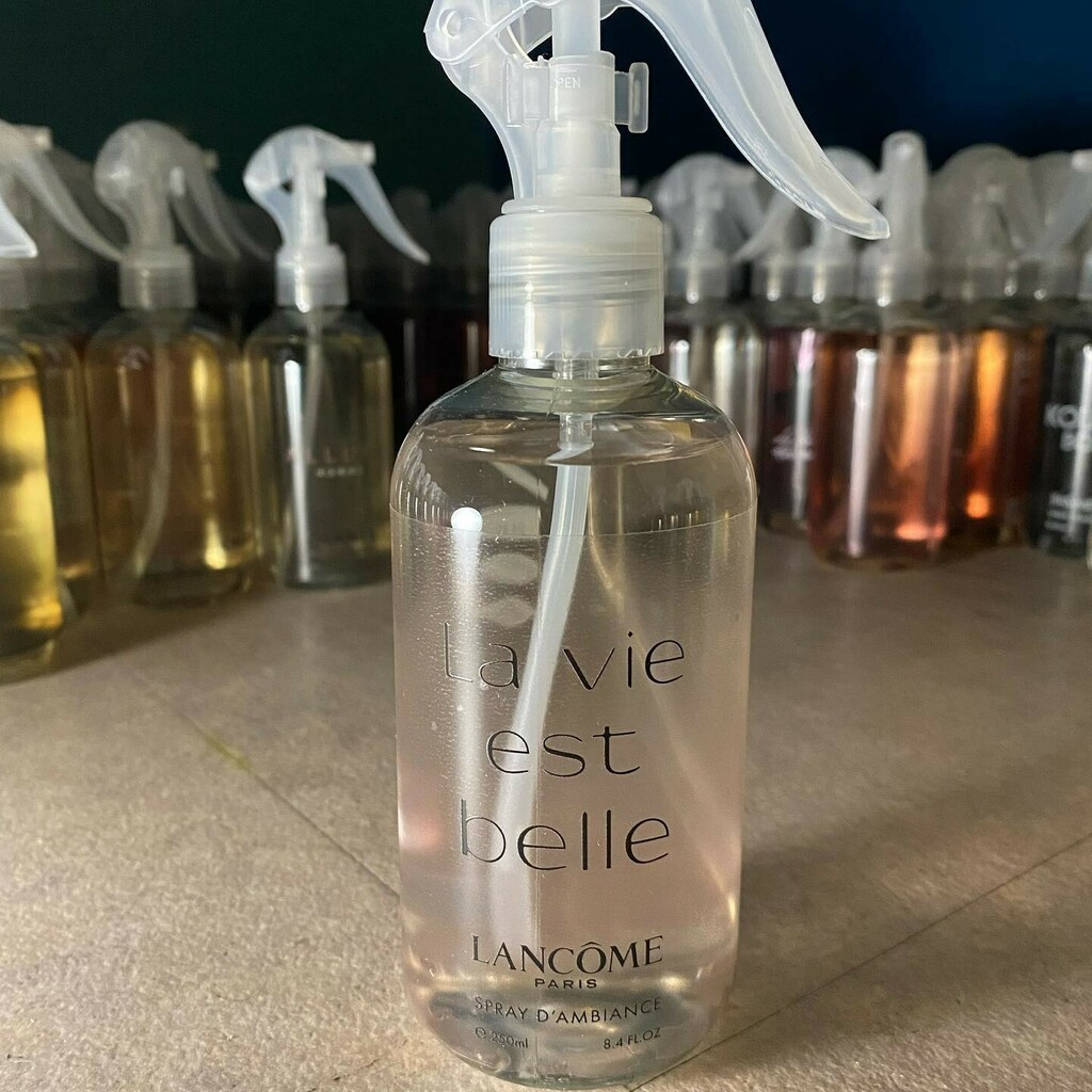 GhettoProdOff's tweet photo. Notes transversales : Iris, Accord Gourmand
Note de tête : Concrète d’Iris Pallida, Accord Gourmand.
Note de fond : Vanille, Essence de cœur de Patchouli.
Note de coeur : Absolu de Fleur d'oranger &amp; de Jasmin Sambac. https://t.co/f21DxeFplr https://t.co/FHRaJkSpSI