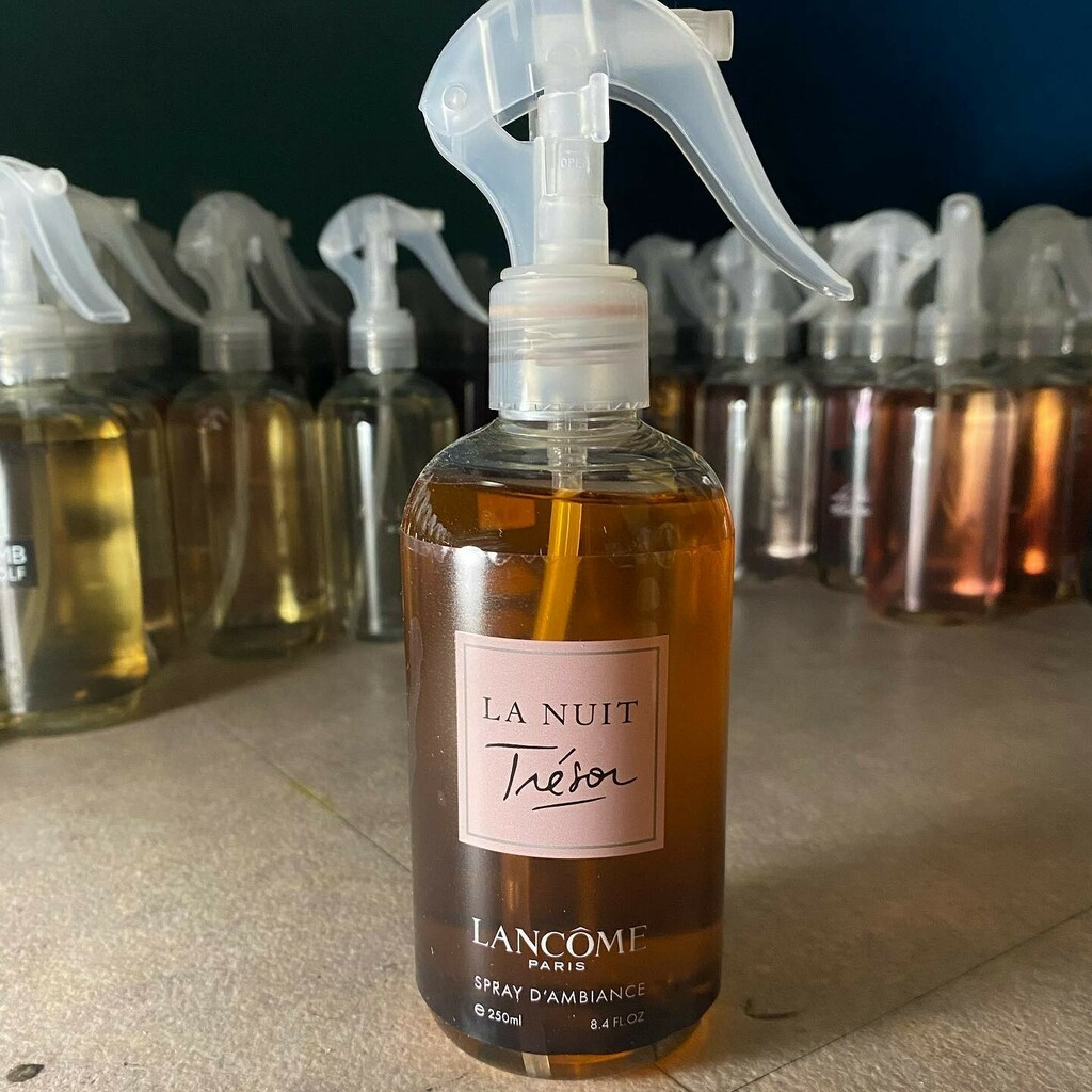GhettoProdOff's tweet photo. Un élixir captivant et envoûtant où s’entrelacent des matières rares : Essence de Cœur de Rose Noire Damascena, Absolu d'Orchidée Vanille Tahitensis, Encens, Essence de Papyrus et Litchi. https://t.co/zWuvmyP1Sc https://t.co/N4h9DcWNl3
