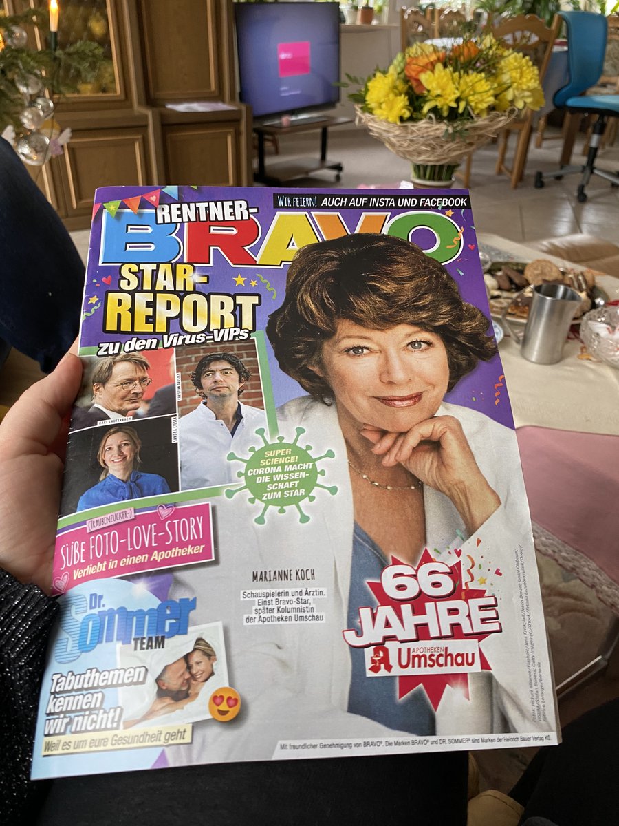 MrsMarpels's tweet image. Was man sonntags morgens bei den Schwiegereltern zum Kaffee so liest 😅 

#rentnerbravo #apothekenumschau #happysunday