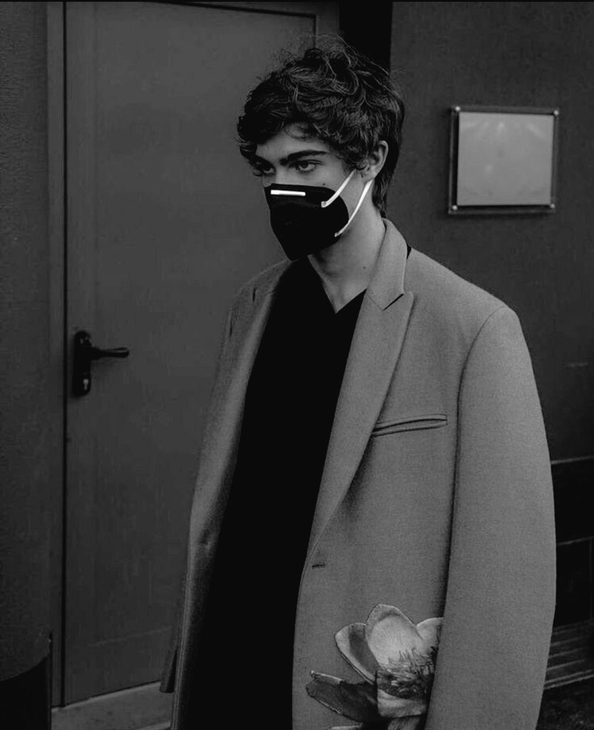 .    .    .    𝑺𝒆𝒅𝒖𝒄𝒕𝒊𝒗𝒆 𝑺𝒖𝒏𝒅𝒂𝒚    .    .    .