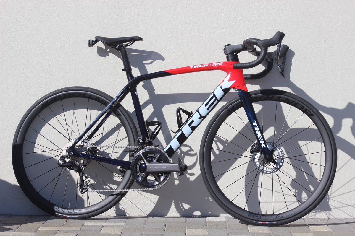Masaki_ALR5's tweet photo. この度TREK Emonda SLR 7を納車しました

初めてのカーボン、初めてのDi2で初めてだらけですが大切に乗っていこうと思います！

#TREK
#ロードバイク https://t.co/3g3ZCAj5Ab