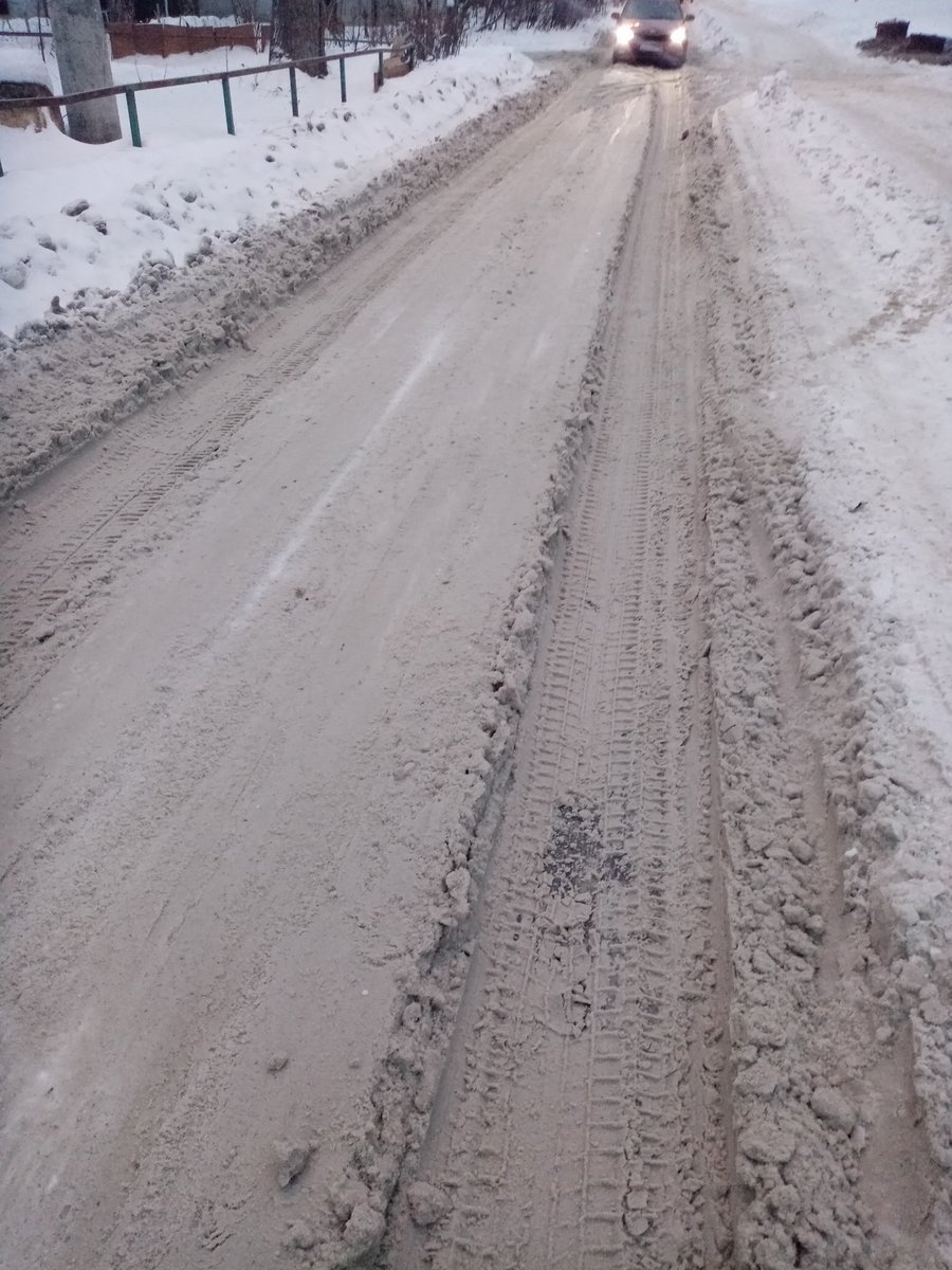 HelgaKlep's tweet photo. @MP_Blago63 @AdmSov Ул. Загорская подъезд к школе 67 Советская Армия 161а не чищено в понедельник снова машины поедут по тротуару, создавая опасность для детей!!! https://t.co/3DHd9siUx3