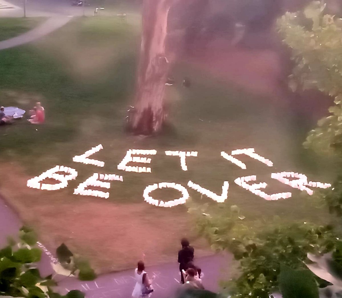 Tonight hundreds of candles are lit in solidarity with innocent refugees who've been held hostage by the AUS Govt in the Park Hotel for no crime!
We continue our fight till all of them get free.
Because it's happening in the name of good Australia. They shouldn't be there!