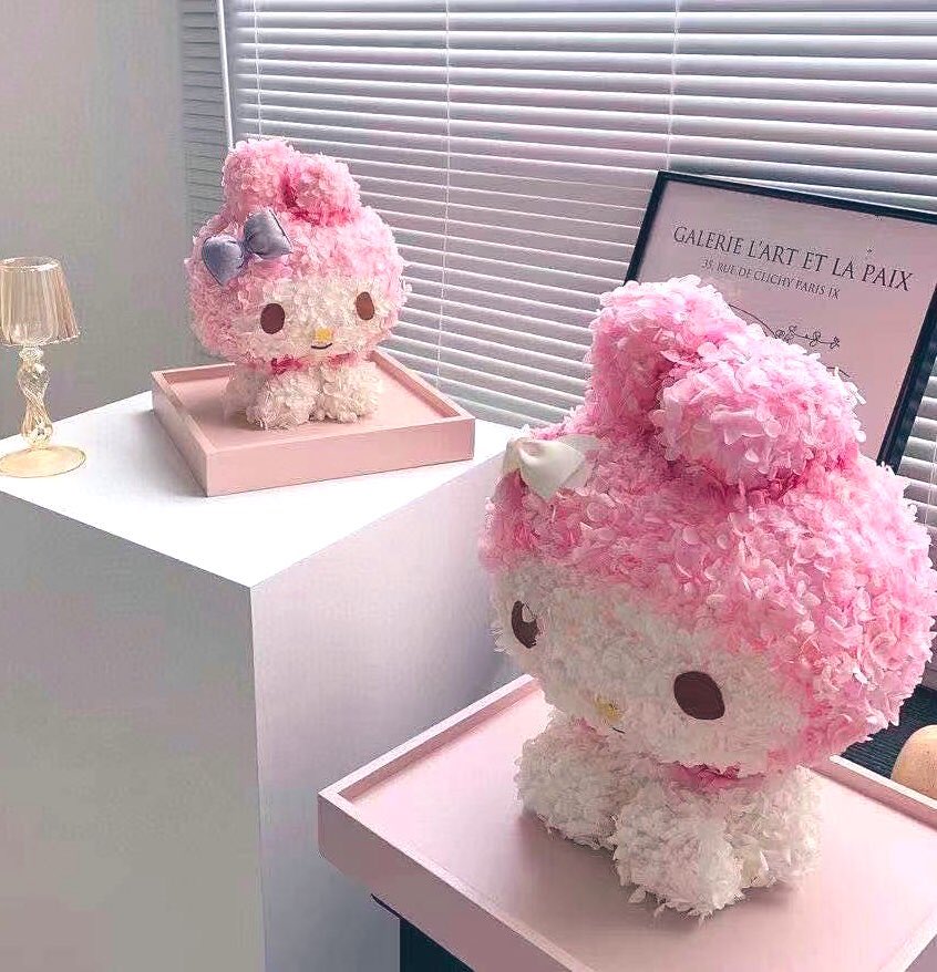BlossomyBri's tweet photo. girls don’t want roses for valentine’s day, girls want a sanrio bouquet ♡ https://t.co/D3W3n7WA5K