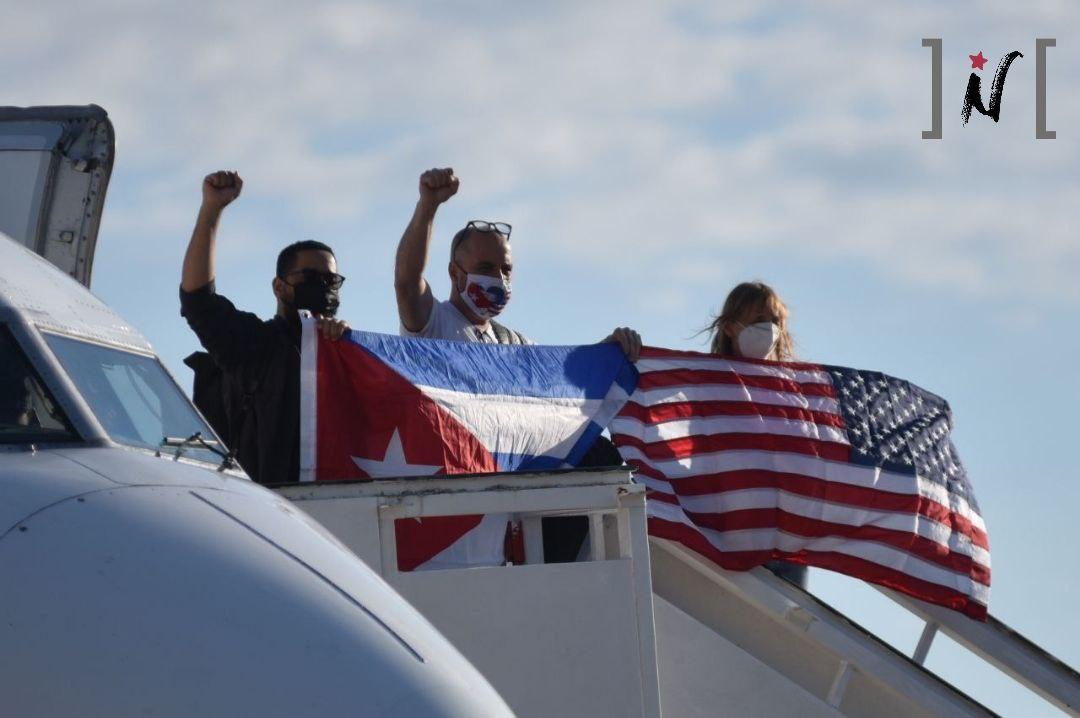 #Cuba no está sola. Nuestra bandera se  alza y  brilla desde varias ciudades del mundo se movilizan para decir NO al bloqueo, unidos al clamor de la Caravana mundial contra la ilegal e inhumana medida #TuiterosVsBloqueo