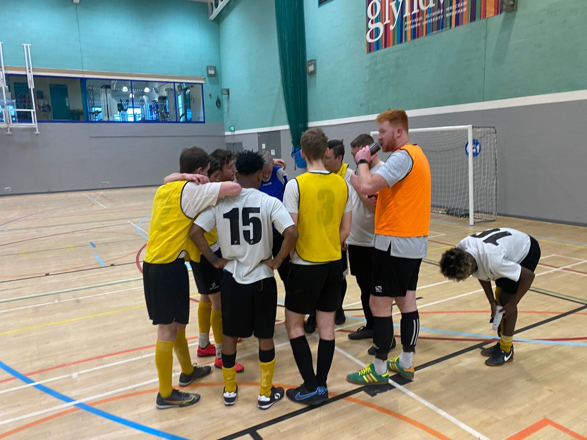 marcshaw96's tweet photo. What a game and what a start back to the year with a win!!! End to end game but finishing 7-5 to @FCUtdofWxm. This is just the start of our journey! #weareone #FCUTDOFWREXHAM
#ourfamily⚫🟡⚪⚽ https://t.co/Ej4aqN2eeP