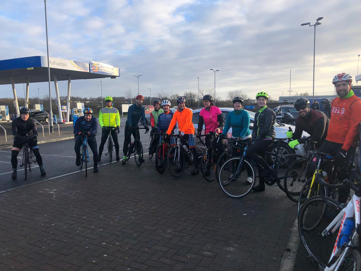 tritaniumtc's tweet photo. Great TriTanium Sunday group spin this morning. The sun was shining 🌞😎, the coffee ☕ was hot and the cake 🍰 was tasty. #Triathlon https://t.co/e2pJ2r2EEf