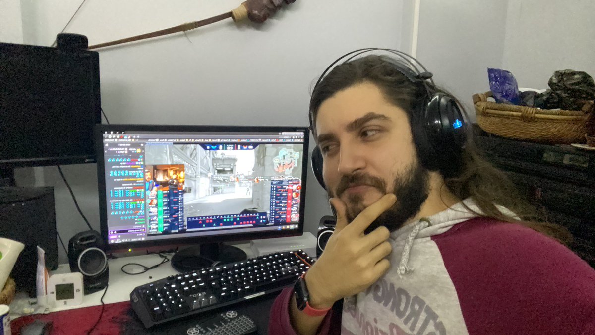 YKangul2's tweet photo. @firefluxesports Bi garip izliyorum gözlerim meraklı @firefluxesports @unlostv @alperenduruk @berkriptepe selamlar ❤️❤️ https://t.co/GW2rOe5QUN