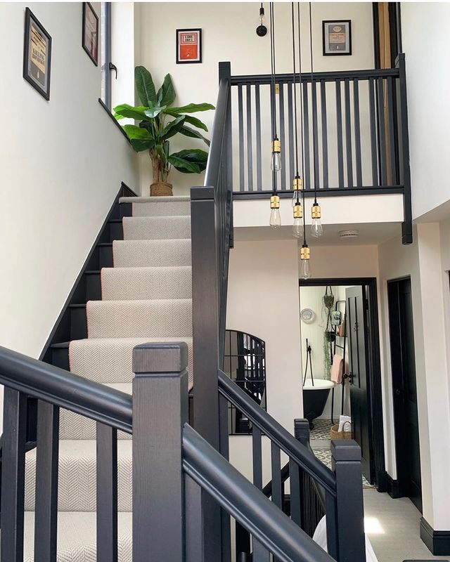 Stepping into the New Year in style ⭐️
We love the contrast between the stark black and neutral tones in @placefortyeight's hallway. Katy opted for our Cascade in April Shower to achieve this chic and sleek look.

Create your own luxury stair runner today: bit.ly/3qkU2NH