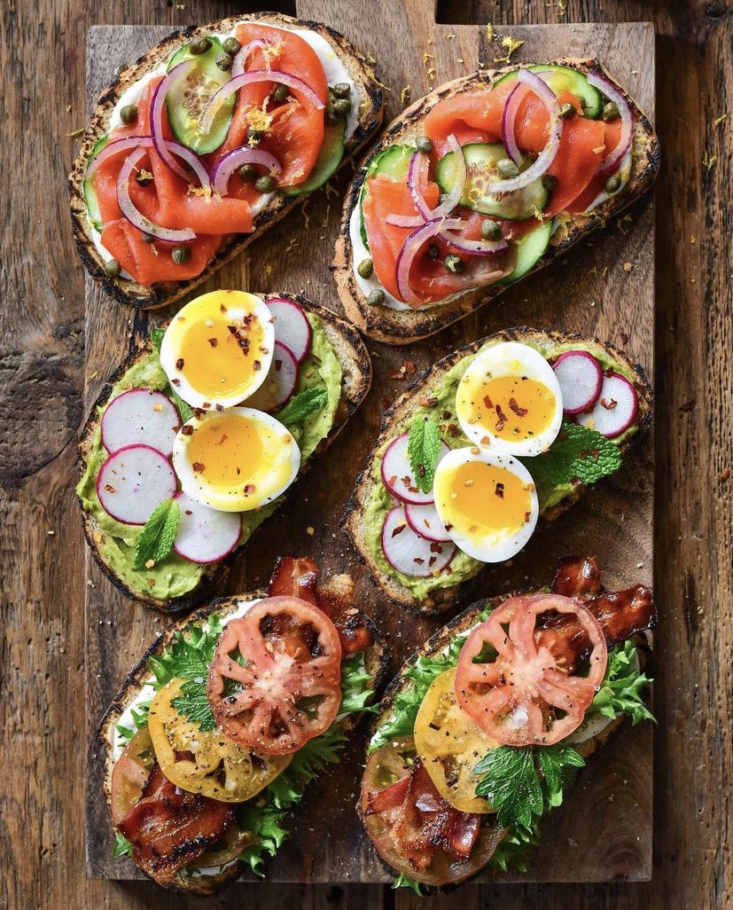 Zimmysnook's tweet photo. Sunday sourdough toasts.
Which one has your name on it? 

#weekendvibes #brunch #eggs #Bacon #salmon https://t.co/7YWkkYHkG0