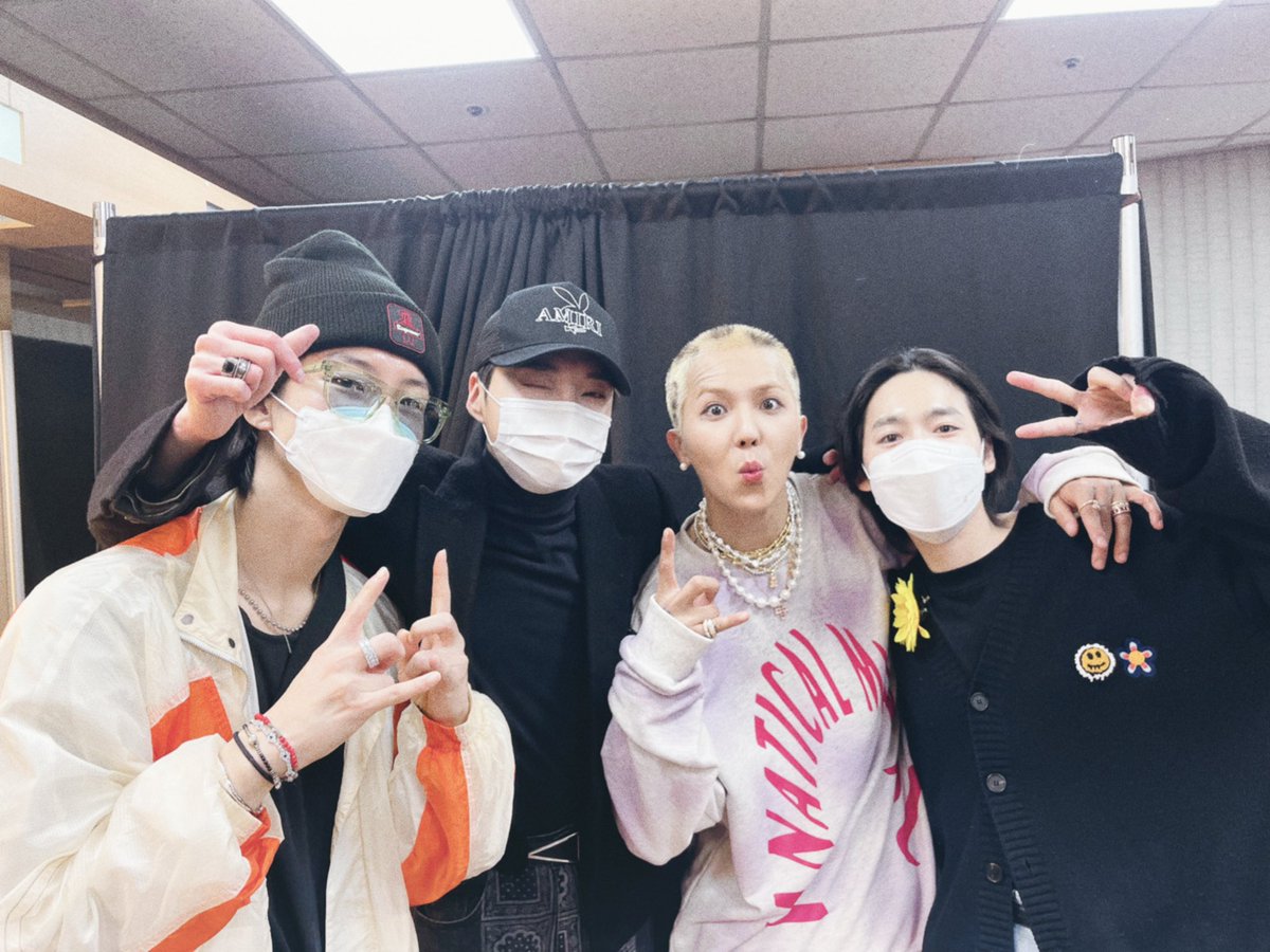 [🕓REPL4Y_WINNER🕓] 넷이 올망졸망 있는 모습, 넘 그리웠쟈나요😊 넘 반갑쟈나요☺️ #WELCOME💙 

#WINNER #위너 #4OURCIRCLE #REPL4Y_WINNER #WINNERCITY