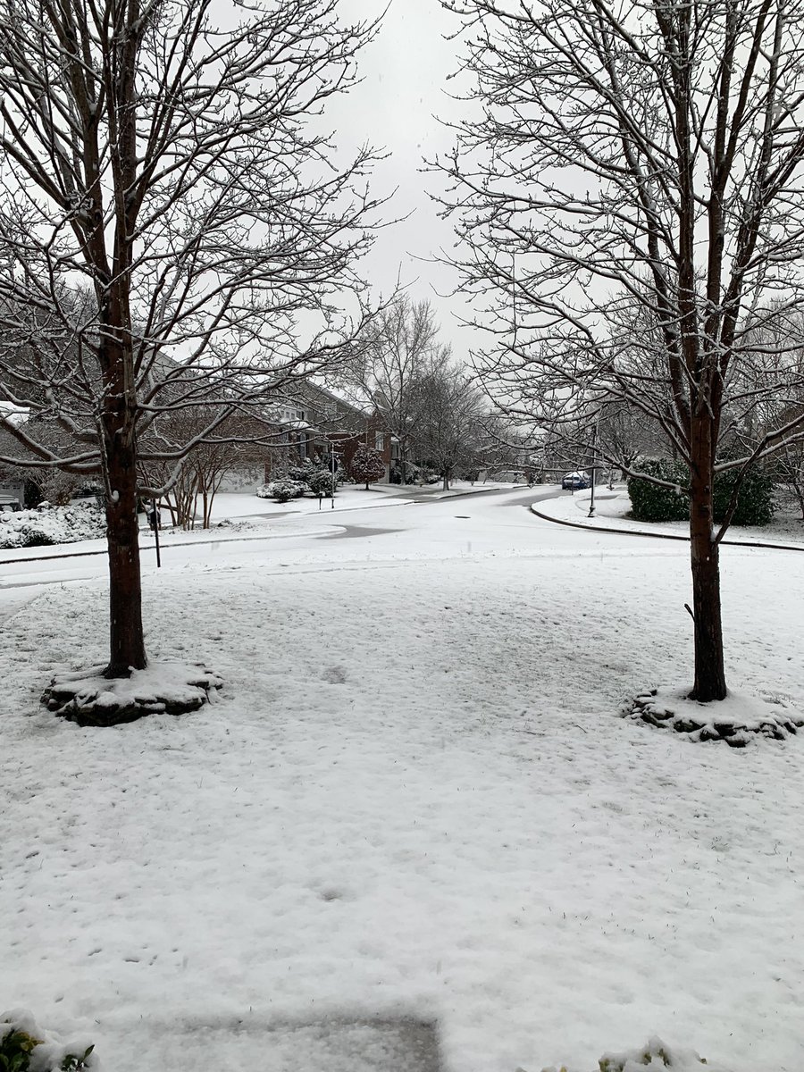 jonmtaylor86's tweet photo. @NashSevereWx Confirmed that the system in Cool Springs is drunk. Little rain, then big fat flakes, then a little mix, changing every few minutes. Nothing but slush. https://t.co/OrkwsNOed7