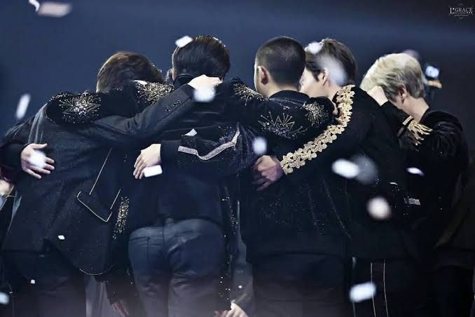 EVSS1485's tweet photo. YES WE BELIEVED IN YOU! 😭😭😭😭

INFINITY LOVE &amp; THANK YOU EXOLS!! ❤❤❤

K-WAVE IS FOR EXO
#EXO @weareoneEXO https://t.co/YUW5UlYJQr