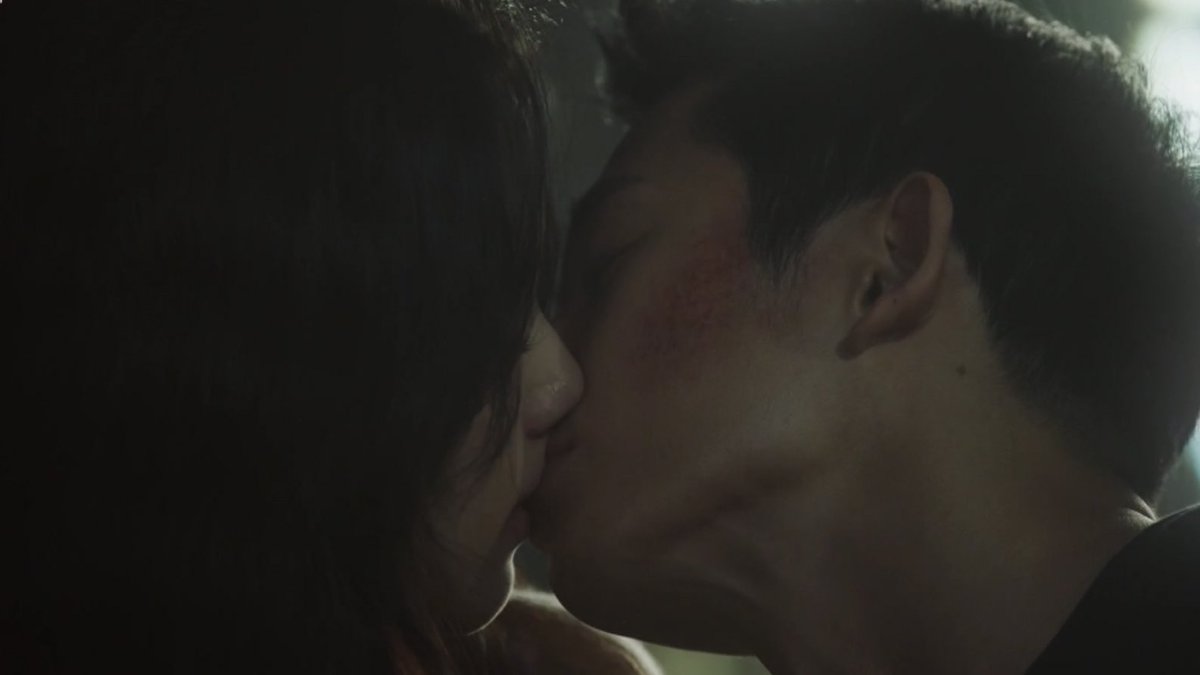 blackpinkbabo's tweet photo. JISOO AND HAEIN’S FIRST KISS 🙈 https://t.co/9EOWbCWBdu