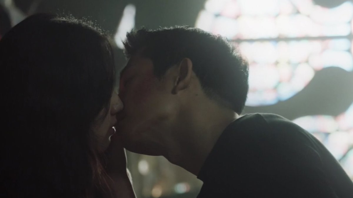 blackpinkbabo's tweet photo. JISOO AND HAEIN’S FIRST KISS 🙈 https://t.co/9EOWbCWBdu