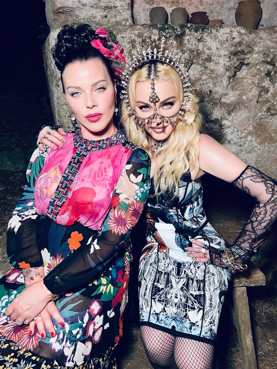 1983 vs 2021, Debi Mazar was always with Madonna since the first day of her  career, their friendship is so strong 😩, image size:900x1200