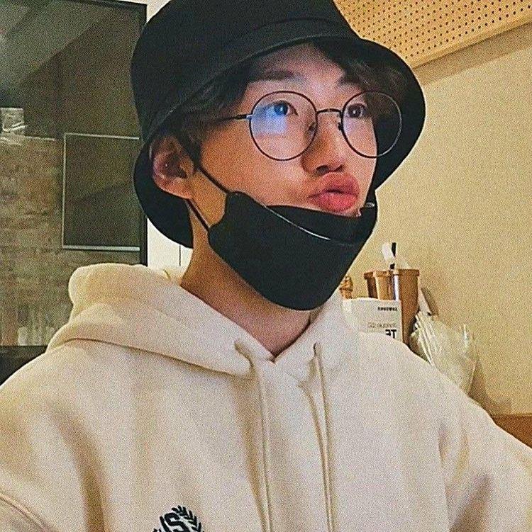 BreeGan_'s tweet photo. I hate studying, but maybe learning to love you is a much better thing ✨
P.S. sorry BaRon stans, I won't steal your man 🤭
#VAMPZ #vampzselcaday #VSD #Baron #바론 #VAV_Baron #브이에이브이 #최충협 @twt_VAV @VAV_official @VavCash https://t.co/DNbB8kZk3y