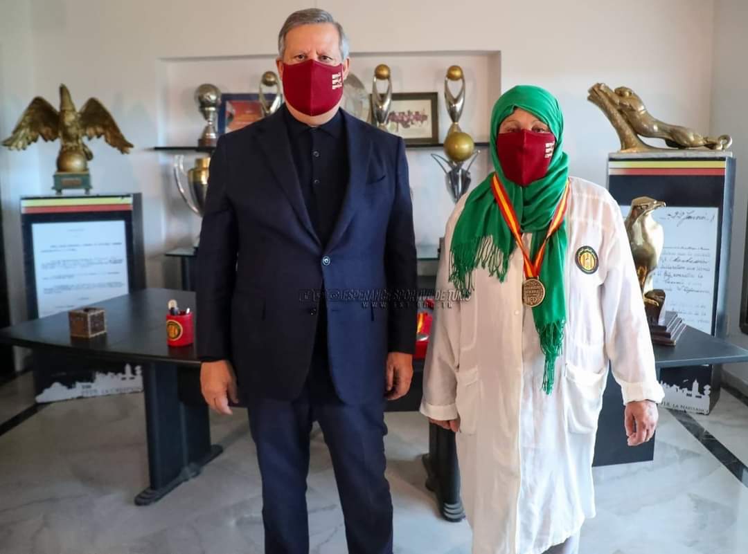 SIGMA__LADY's tweet photo. تكريم رئيس النادي لعاملي وعاملات مركب الحديقة «ب » بمناسبة عيد ميلاد شيخ الأندية التونسية 👏🤝🙏🇧🇪
#الترجي_عائلة
#103Ans 🎊🎉🇧🇪
#ESPERANCE_SPORTIVE_DE_TUNIS
@ESTunis1919 https://t.co/751b6hrHYp