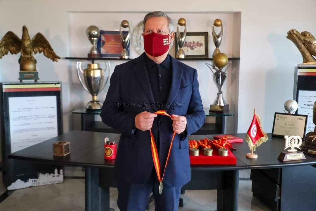 SIGMA__LADY's tweet photo. تكريم رئيس النادي لعاملي وعاملات مركب الحديقة «ب » بمناسبة عيد ميلاد شيخ الأندية التونسية 👏🤝🙏🇧🇪
#الترجي_عائلة
#103Ans 🎊🎉🇧🇪
#ESPERANCE_SPORTIVE_DE_TUNIS
@ESTunis1919 https://t.co/751b6hrHYp
