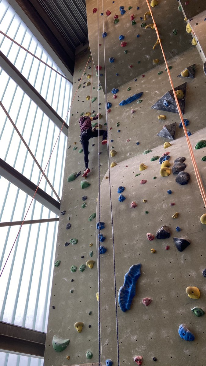 mveldhuis76's tweet image. Vandaag geklommen met z’n vieren. Wat was dat gaaf zeg! Ik voel mijn vingers en onderarmen nu wel goed😊 morgen spierpijn… smaakt naar meer! #klimmen #Arnhem @MountainNetwork #klimhal