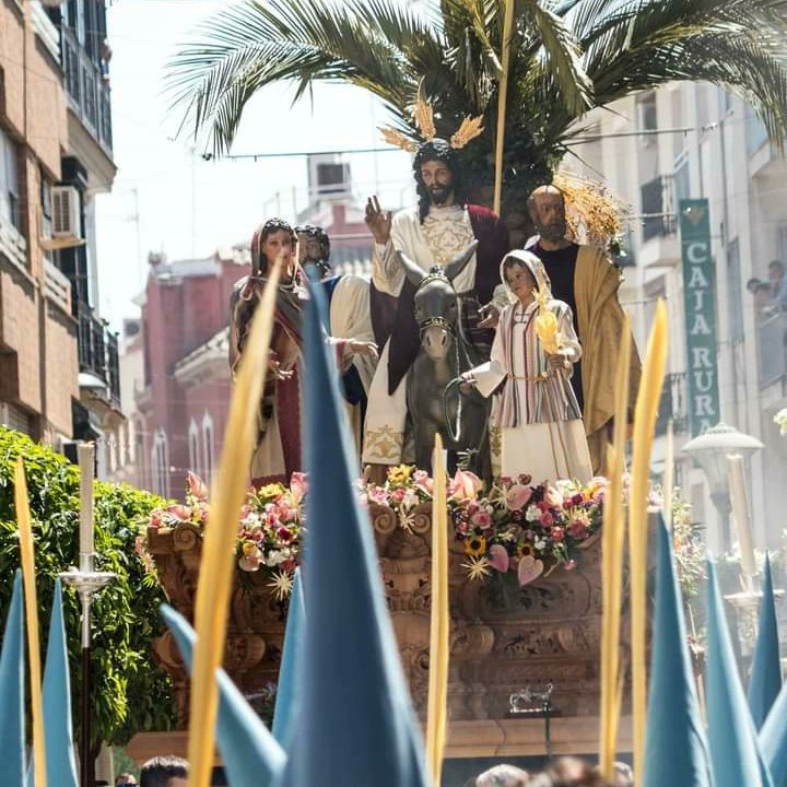 Y que llegue pronto ese ansiado domingo de palmas y olivos... Restando días.