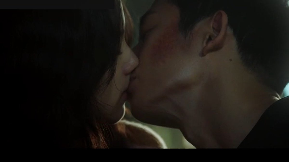 blink2410's tweet photo. กรี๊ดดดดดดดดด พระเอกกับนางเอกจูบกันแล้ว กุเขินนนน อยู่ไม่ไหวววว 
#SnowdropEp11 https://t.co/Qp2Uof7Igr