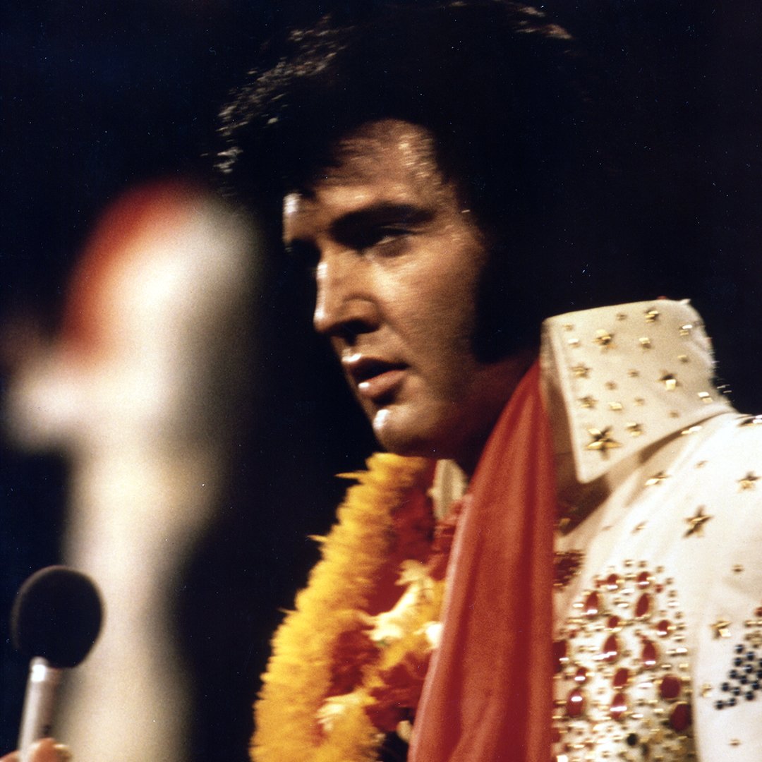 At the end of Elvis’ “Aloha From Hawaii” concert, Elvis threw the cape from his jumpsuit into the audience. 

#ElvisPresley #AlohaFromHawaii #Hawaii #KingofRockNRoll #Concert #Performance #January