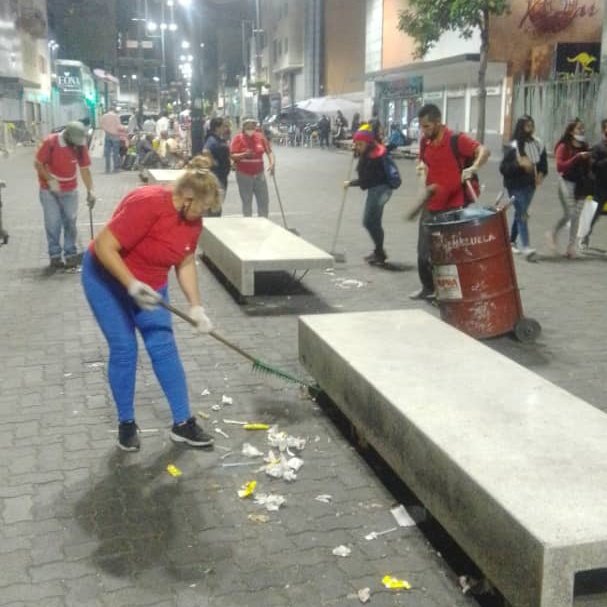 Antonio82757082's tweet photo. Dom 16Ene  El trabajo de @Supra_Ccs  con Comunidades una llave perfecta... #CaracasEcologica  PARA TODXS. #SupraNoSeDetiene 24 HRS de labor @Supra_Ccs 
ESGERENCIAQUESEVE 
@Joselopezpsuv
#CaracasEcologica
@gestionperfecta https://t.co/lQa2Qvlqvi
