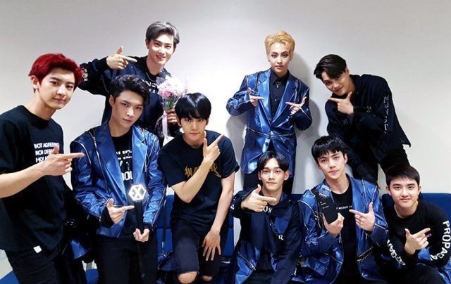ridolsaki's tweet photo. CONGRATULATIONS EXO &amp; EXOLs
tuh kan dibilangin jg apa exol kalo kompak dan ga males pasti bisa kan terimakasih usaha dan kerja kerasnya ri♥️

#EXO_WINNING_SMA_KWAVE  #DONT_FIGHT_THE_FEELING  #EXO @weareoneEXO https://t.co/4BZtw2w7Dk