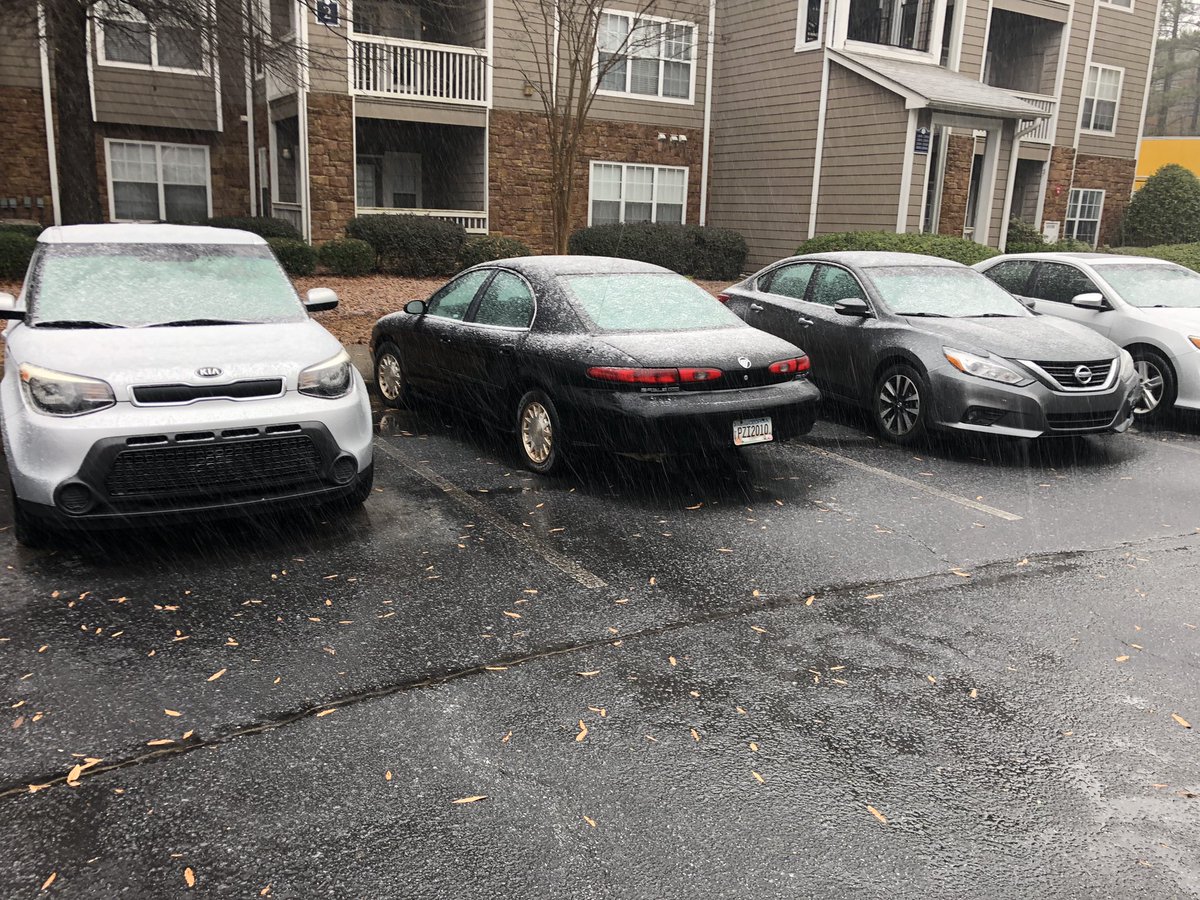BravesATL2's tweet photo. Snow!!! @cbs46 @MeghanPacker @savannahlouieTV @RPolanskyNews @Ella__Dorsey @MarySmithNews @toricoooper @ValdezCBS46 https://t.co/GuTSNVGK1V
