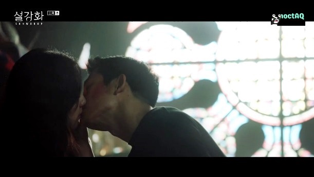 นางเอก: ฉันลืมไปแล้วค่ะเรื่องที่คุณหายไปไม่ยอมติดต่อมาสักครั้ง
พระเอก: ฉันก็อยากลืมว่าเคยเอาปืนจ่อหัวเธอ *จิบกาแฟ*
นางเอก: ฉันลืมมันไปแล้วค่ะ
- พระเอกบอกให้นางเอกจิบกาแฟอีก
พระเอก: งั้นช่วยลืมอันนี้ด้วยนะ *จูบ*
//จบ
บทดีชิบหาย กูชอบบบ กรี๊ดดด
#SnowdropEp11 #Snowdrop