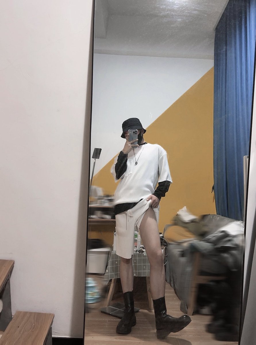 你永远可以相信男孩子裤子里的腿有多好看