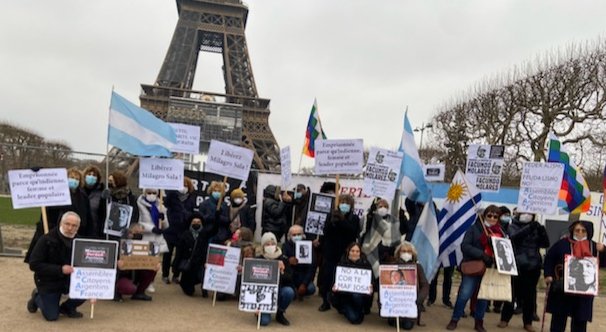 alliance_femmes's tweet photo. Presentes !! Pour exiger la Liberation de #MilagroSala emprisonnée abusivement parce que Femme, Indienne et Leader Politique populaire ❤💪! @ACAFasamblea @HijosParis @amnestyfrance Argentine! https://t.co/24tXhouBTo