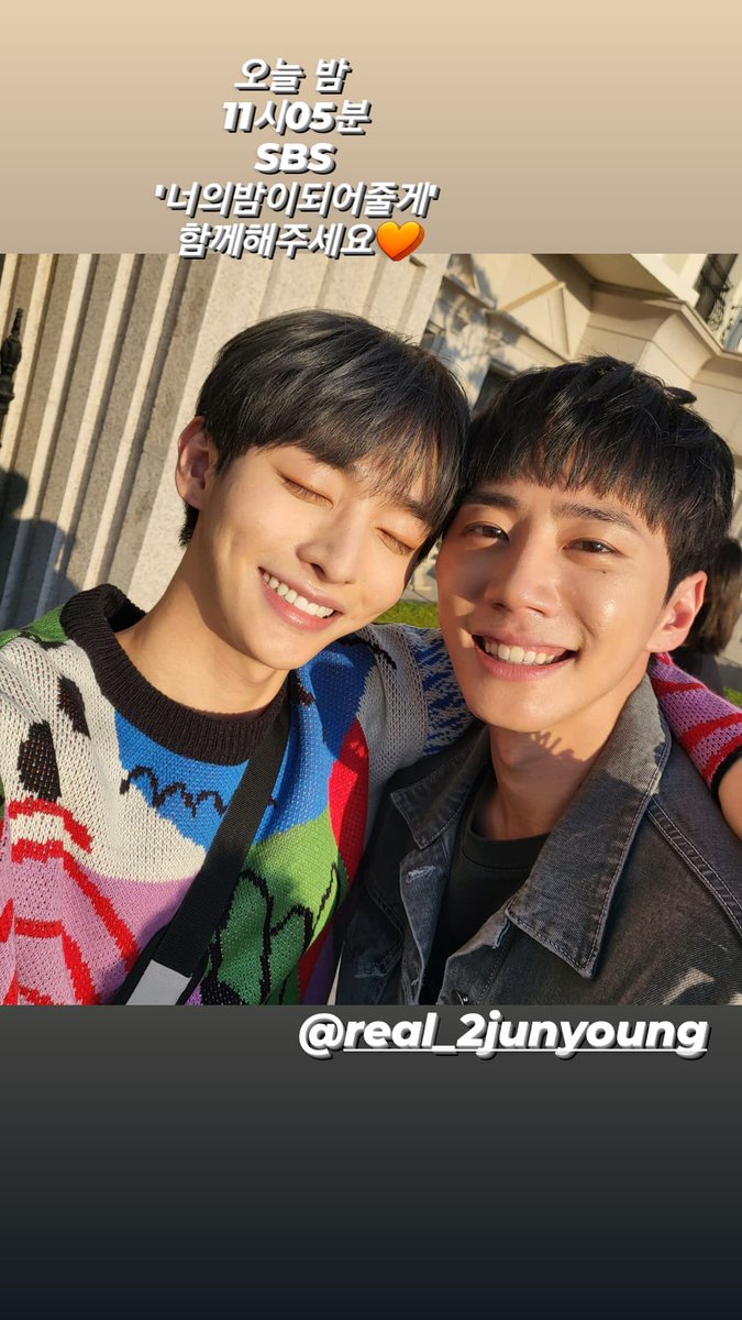 jisung_note's tweet photo. * 220116 윤지성 떡밥 정리

⑴ 뮤지컬 <썸씽로튼> 여덟 번째 공연
⑵ 드라마 <너의 밤이 되어줄게>
 ① 너의밤 공트 7~9화 스틸 사진 1
 ② 10화 본방송
⑶ 공트 너의밤 본방사수 사진 3
⑷ 룽스타스토리 사진 1 https://t.co/DxMuLjoPds