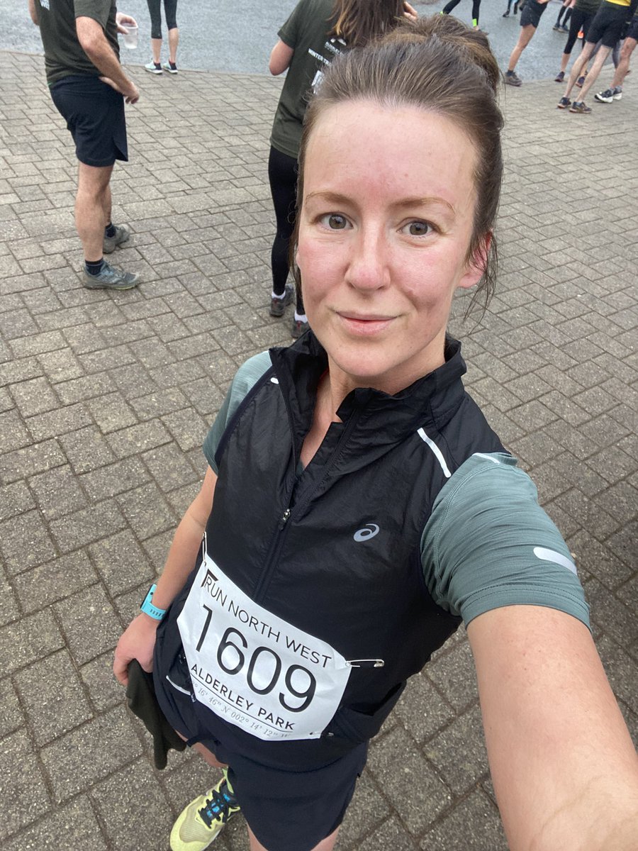 Runforyourmind2's tweet photo. 5 mile trail race at @AlderleyPark with @RunnorthwestRun absolutely loved it 😊 #runningpb #ukrunchat #sundayrunning #stravawanker #trailrunning https://t.co/auDAGKwITs
