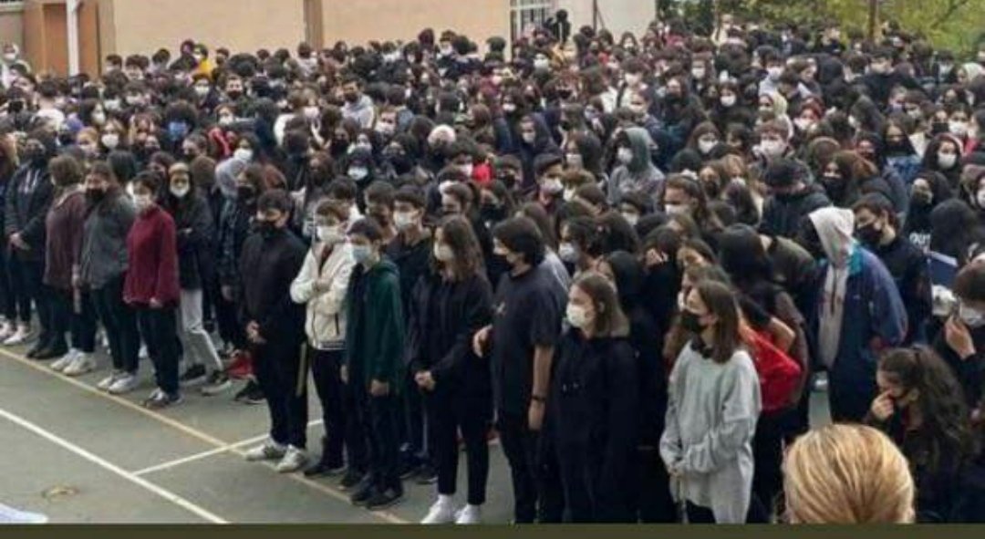 der1209's tweet photo. Öğrenciler sağlıklı bir eğitim istiyor lütfen artık ses verin

#YönetemiyorsunKoca https://t.co/E4Jp0mkuNs