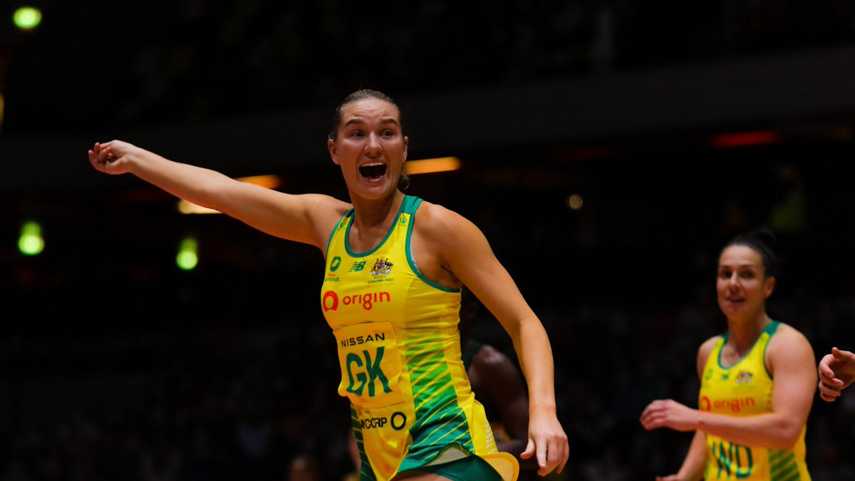 EnglandNetball's tweet photo. 🇦🇺 @AussieDiamonds 60-40 @Netball_SA 🇿🇦

It's a second straight #NetballQuadSeries2022 win for the Diamonds after today's 60-goal haul 💎

It's the Vitality Roses up next for the world number ones 🌹 https://t.co/qYF8TCZ3oU