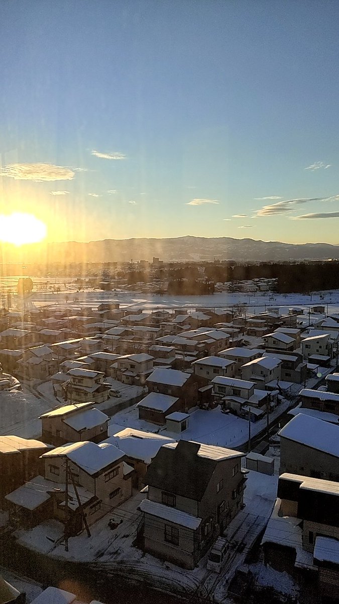 lectin_free's tweet photo. 雪国はいきなり積もります😓💦
朝日がキレイです。

玄米と白米の朝食です。
切り干し大根は
あると便利な食材です。
#グルテンフリー
#ゆるグルテンフリー
#レクチンフリー
#ゆるレクチンフリー
#朝日 https://t.co/YqX47s7QsZ