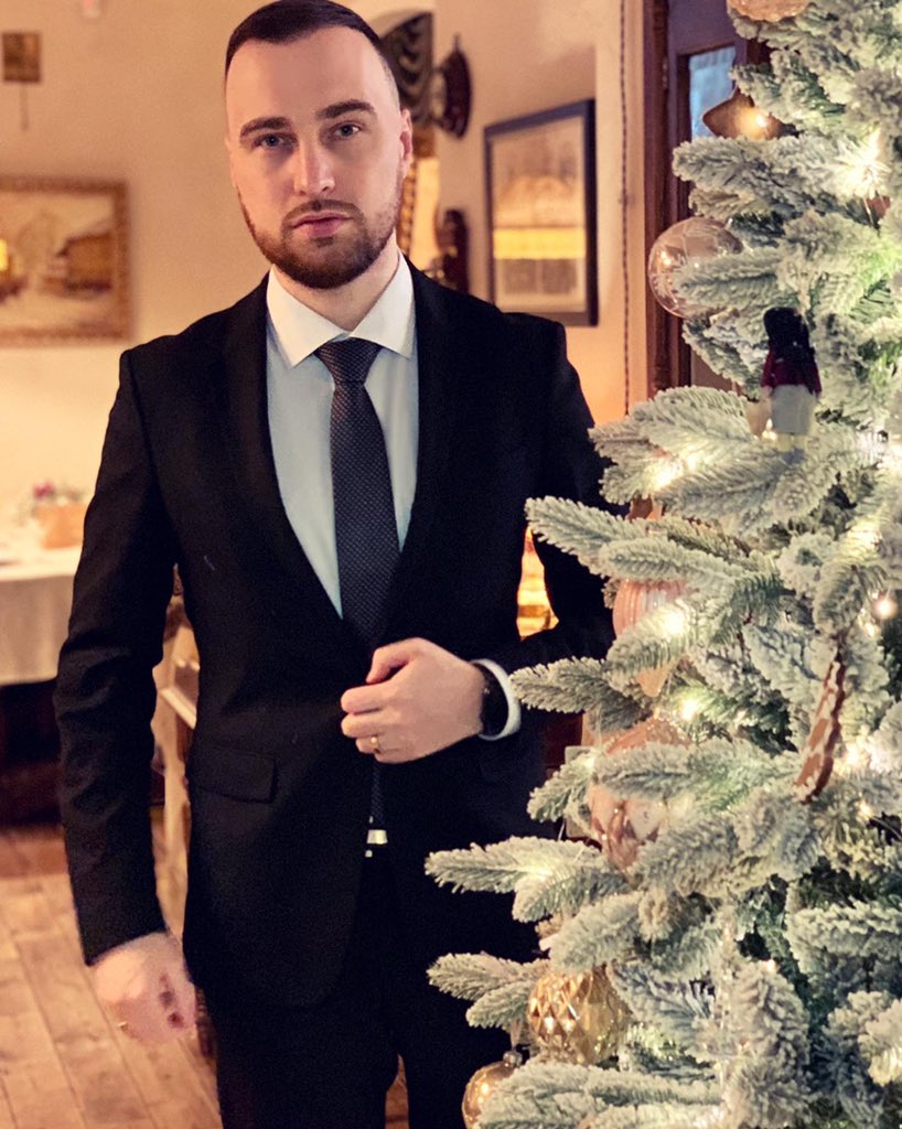 Suslovprezident's tweet photo. Друзья! Благодарю за поздравления! 🎁🎉🤗 Вы лучшие! 🎊🌟📷

#вятка #киров #васнецов #деньрождения https://t.co/i5x9CSqbaG