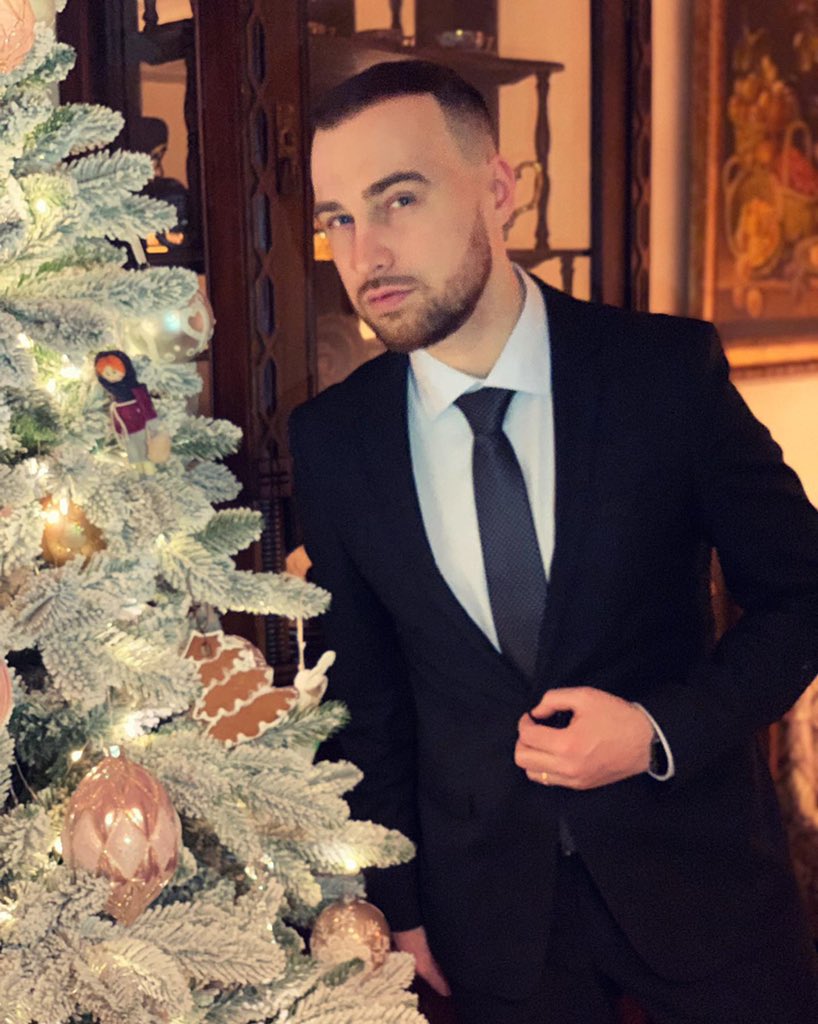Suslovprezident's tweet photo. Друзья! Благодарю за поздравления! 🎁🎉🤗 Вы лучшие! 🎊🌟📷

#вятка #киров #васнецов #деньрождения https://t.co/i5x9CSqbaG
