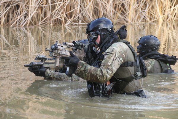 DefensaCom's tweet photo. #OperacionesEspeciales en las Fuerzas Armadas portuguesas: poder creciente
https://t.co/eXWfo2GRBR
@Exercito_pt #exercitoportugal #operacionesespeciales #defensa #revistadefensa #defensa https://t.co/St6eDKq8Vt