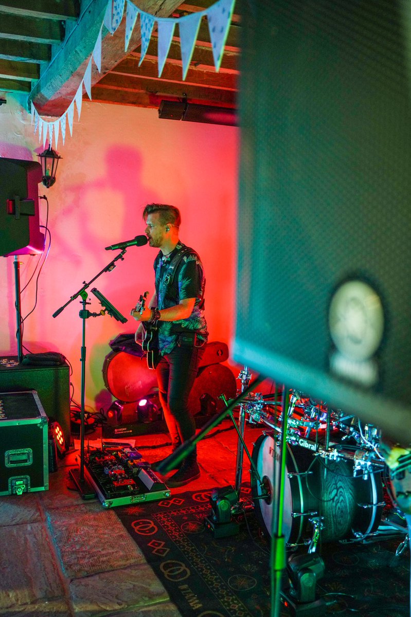 SonnetSmith's tweet photo. Listen to a groove track I wrote &amp; quickly laid down in the studio in a day a few years ago by clicking this link: https://t.co/9pXwXAIodD

#sonnetsmith #NewMusic #music #SoundCloud #SundayThoughts https://t.co/0q1n29lWzy