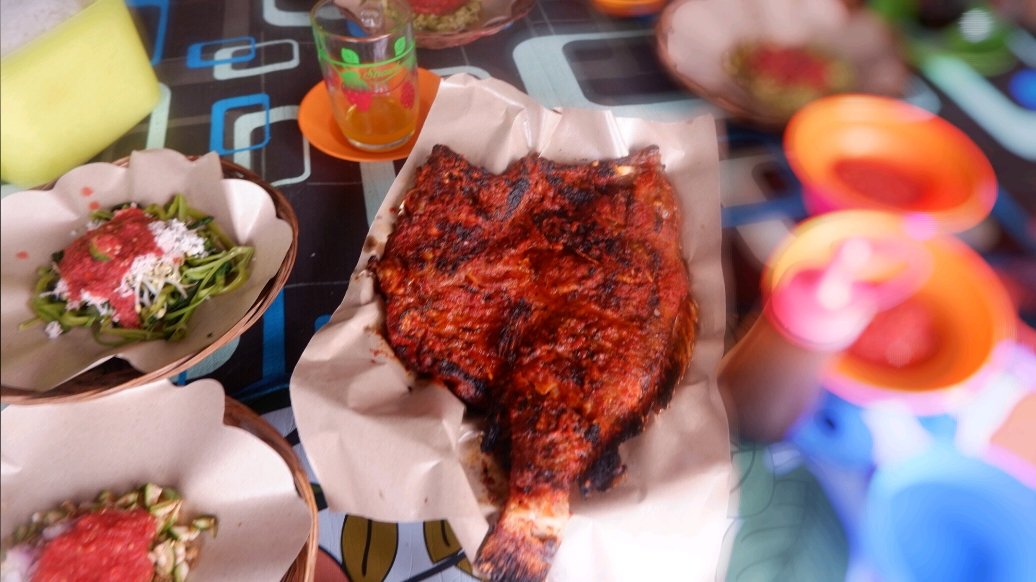 lombokauthentic's tweet photo. Kuliner Khas Lombok, Ikan bakar, sate Tanjung, pepesan cumi, pelecingKangkung kangkung, beberok terong, sambel ulek. 
#kulinerlombok #foodblogger #foodvlogger #diindonesiaaja https://t.co/KnbAzCyHxA